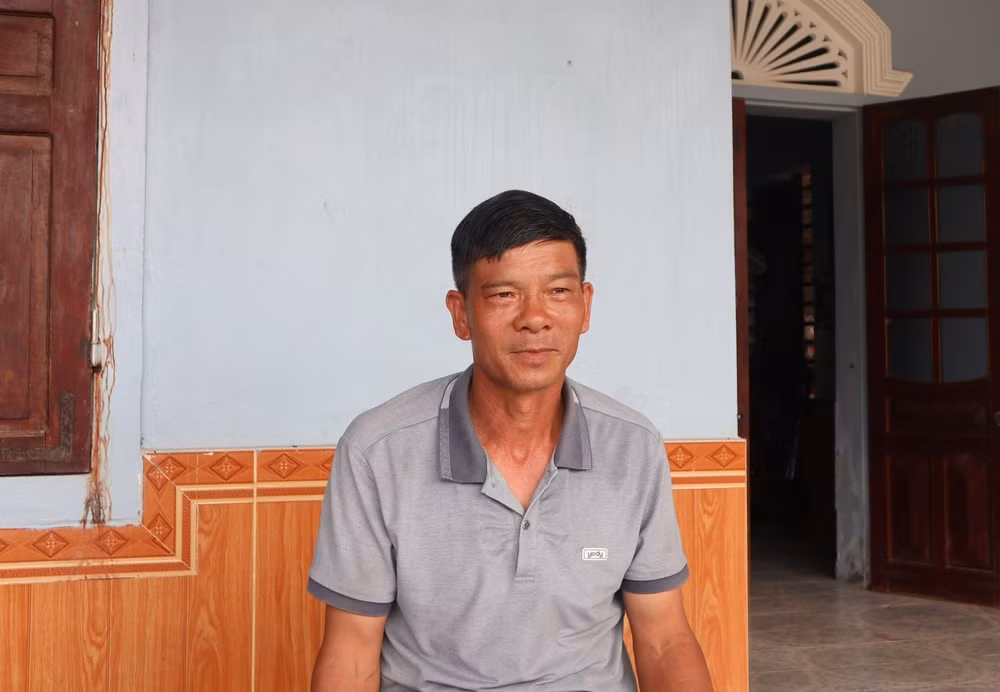 nguoi vac tu va bo cong chi tien lam duong cho ca xom cung di hinh 2