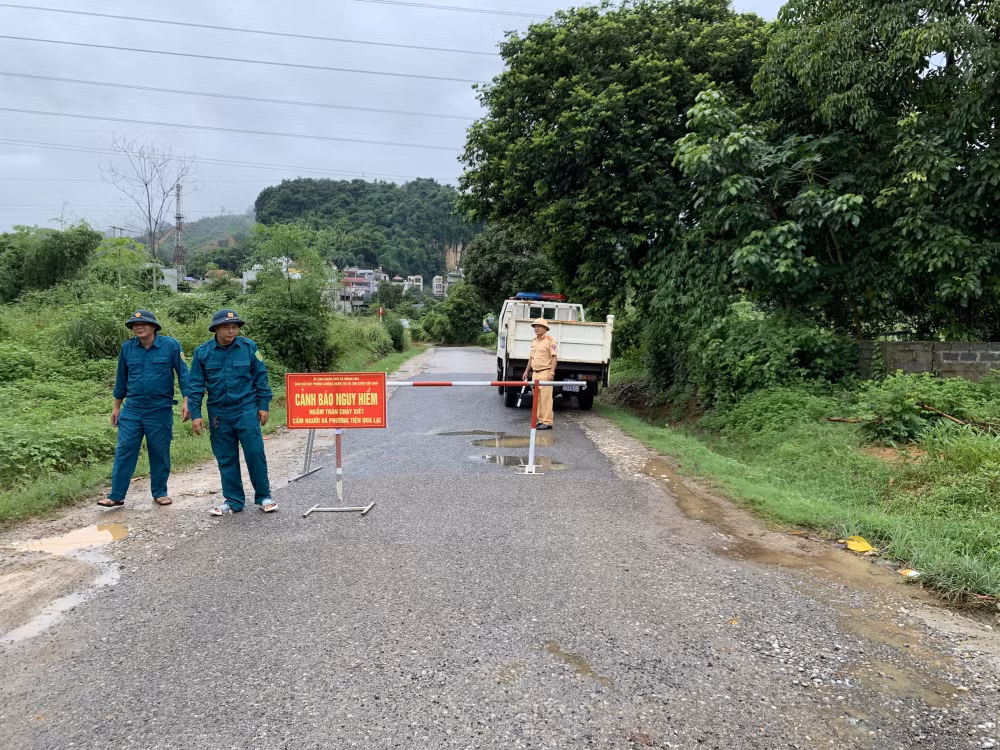 mua giong keo dai gay sat lo ngap ung o hoa binh va dien bien hinh 1