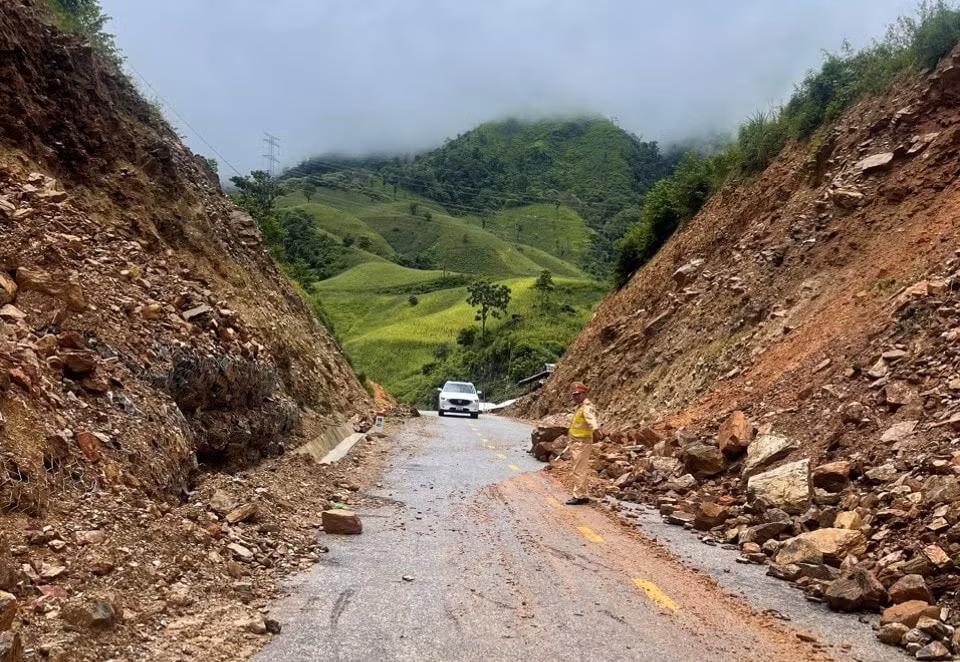 mua giong keo dai gay sat lo ngap ung o hoa binh va dien bien hinh 2