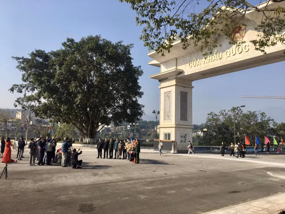 xu ly kip thoi cac hanh vi lan chiem long duong via he khu vuc cua khau quoc te lao cai hinh 1