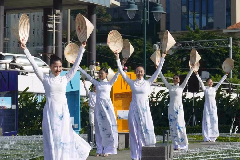 hap dan le hoi song nuoc tp ho chi minh hinh 1