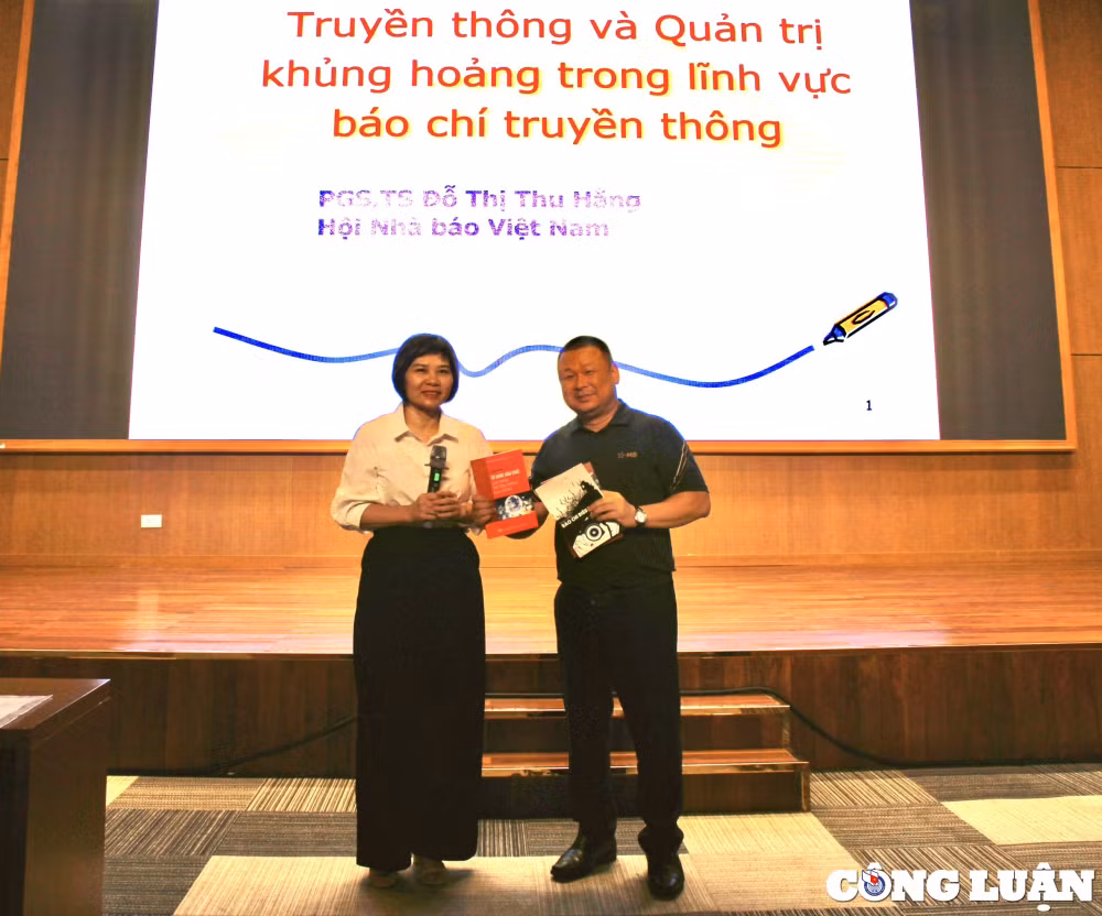 trao doi kinh nghiem ve truyen thong bao chi va xu ly khung hoang hinh 2