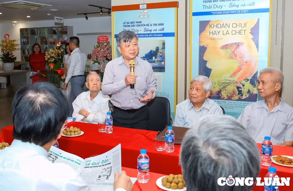 nha bao thai duy song va viet ca doi phan dau khong met moi cho nen bao chi viet nam hinh 9
