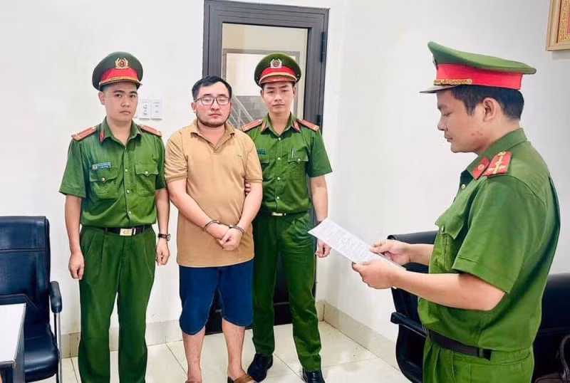 bat tam giam doi tuong no co quan he lua xin hoc de chiem doat tai san hinh 1