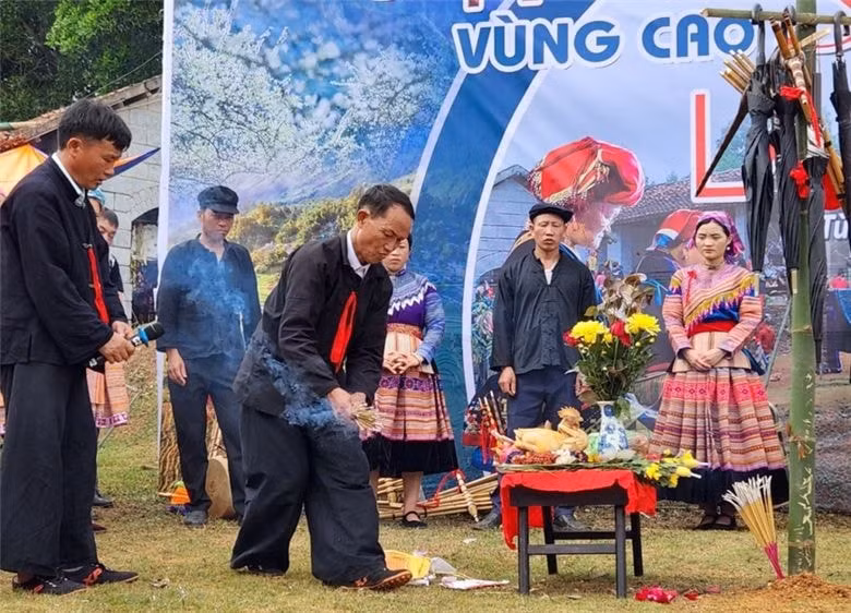 thang 8 ve lang trai nghiem net van hoa truyen thong hinh 1
