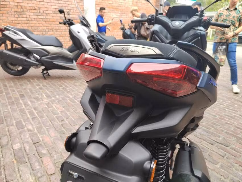 yamaha xmax 250 phien ban nang cap tai malaysia gia tu 125 trieu dong hinh 4