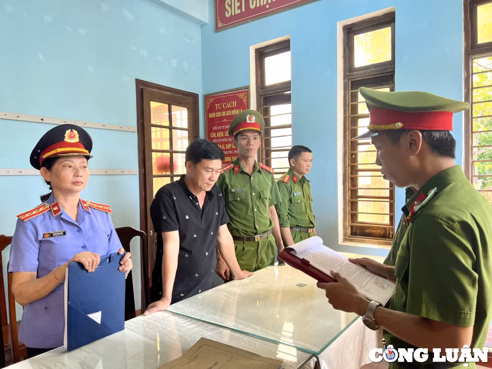 thua thien hue bat tam giam mot giam doc doanh nghiep toi khai thac tai nguyen trai phep hinh 1