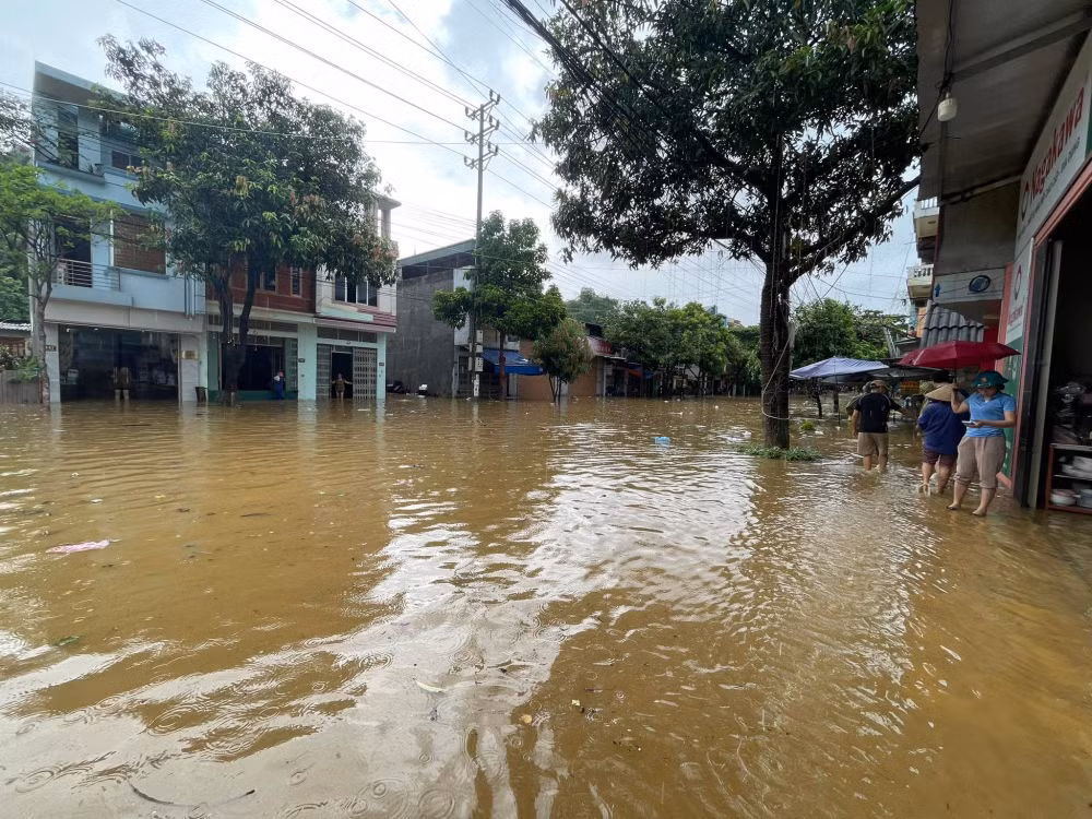 lao cai vo ho nuoc thai quang dong ta phoi nhieu nha dan bi ngap ung hinh 1