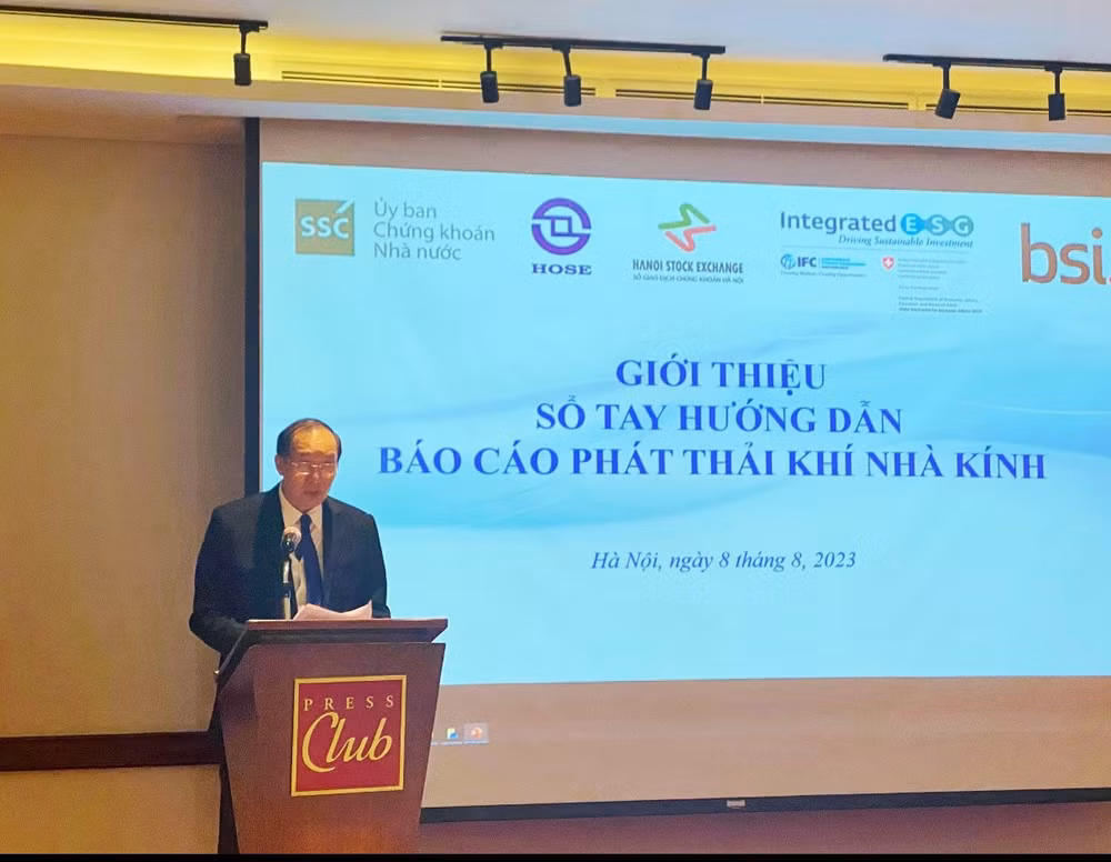 ubcknn ra mat so tay huong dan bao cao phat thai khi nha kinh hinh 1