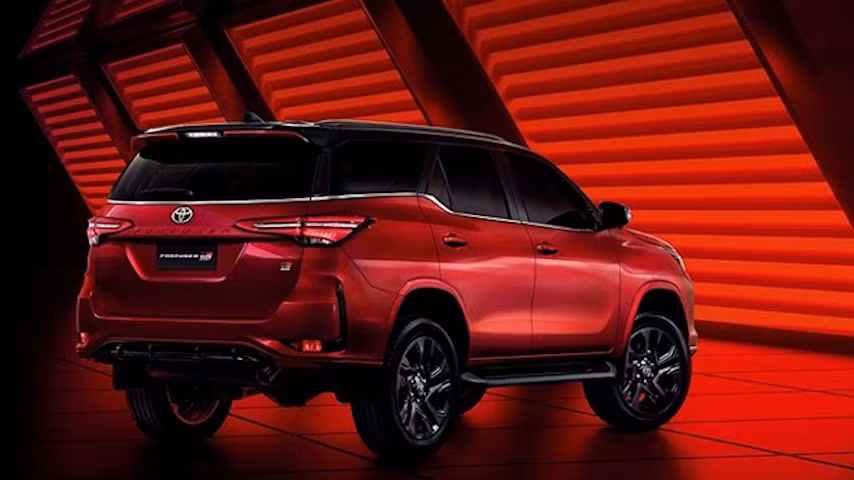 toyota fortuner 2023 xuat hien tai thai lan hinh 7