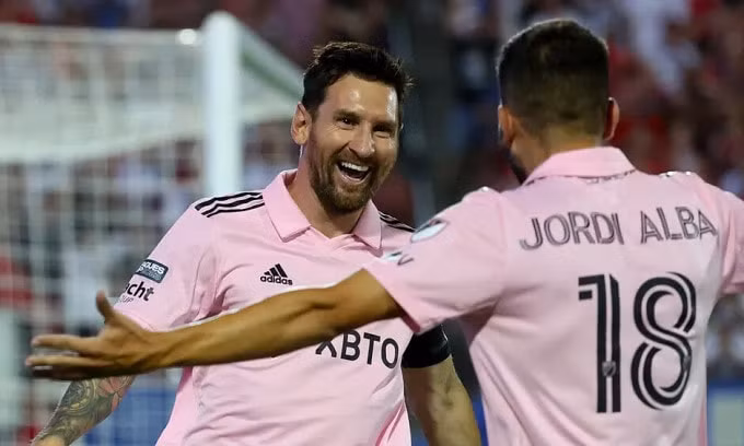 ronaldo toa sang o al nassr messi ganh team dua inter miami vao tu ket hinh 1