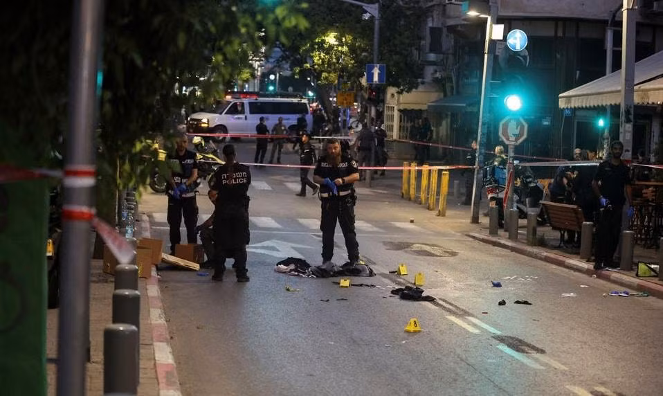 mot canh sat israel bi mot nguoi palestine ban tu vong tai tel aviv hinh 1