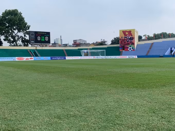 Khán đài khang trang chờ đón hơn 18.000 CĐV đến cổ vũ cho ĐT U23 Việt Nam. Ảnh: Hoàng Dương