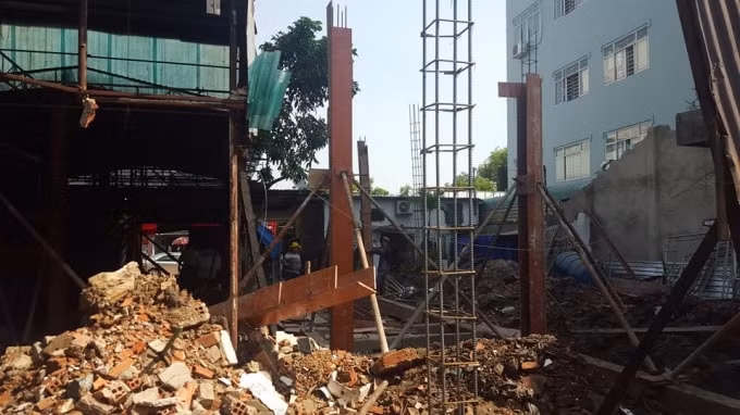 Những căn nhà mới được cấp phép xây dựng đang được triển khai xây dựng.