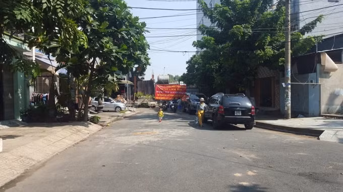 Theo các hộ dân, việc thông đường B1 với đường Tây Thạnh là rất cần thiết.