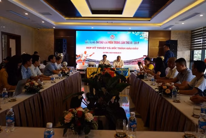 Toàn cảnh buổi họp kỹ thuật và bốc thăm chia bảng.