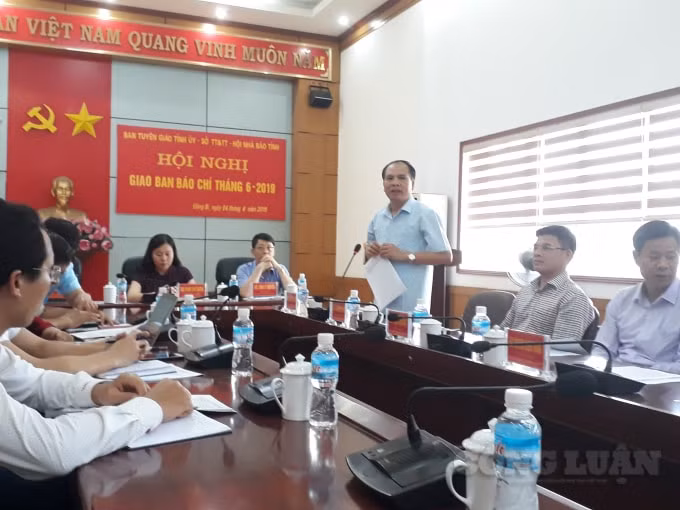 Đồng chí Trần Văn Lâm, Bí thư Thành ủy Uông Bí báo cáo kết về kết quả đạt được của thành phố Uông Bí 5 tháng đầu năm 2019.