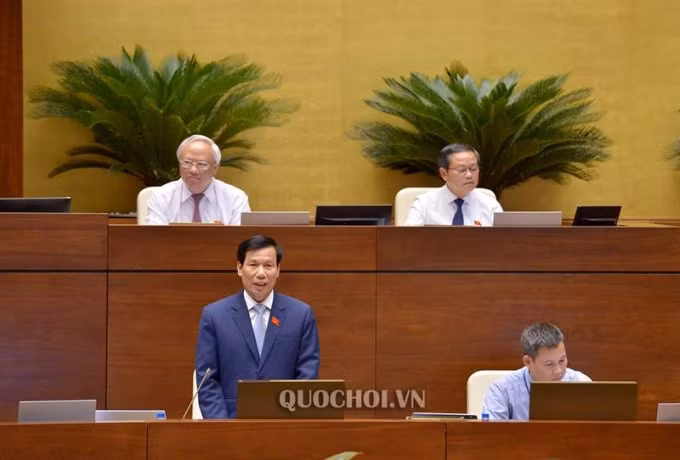 Bộ trưởng Bộ Văn hóa, Thể thao và Du lịch Nguyễn Ngọc Thiện trả lời chất vấn trước Quốc hội.