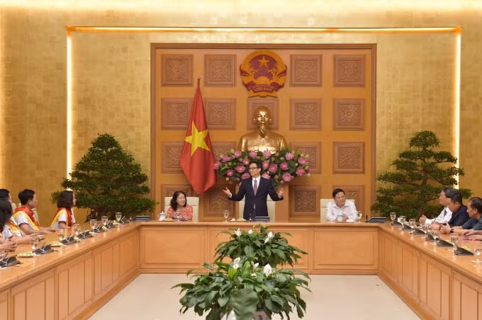 Phó Thủ tướng Vũ Đức Đam cho biết cần khơi dậy những giá trị tốt đẹp như phong trào hiến máu nhân đạo, từ những tấm gương hiến máu tiêu biểu. Ảnh: VGP