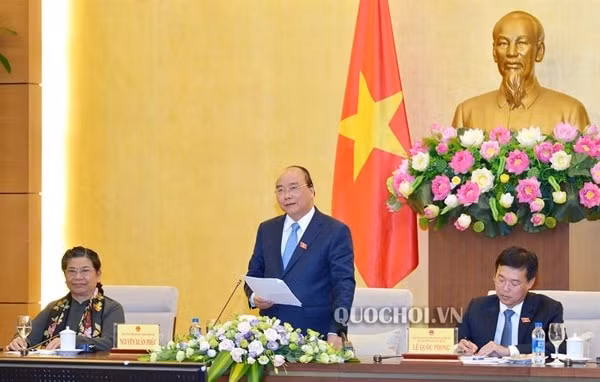 Thủ tướng Nguyễn Xuân Phúc phát biểu tại cuộc gặp mặt. Ảnh: quochoi.vn