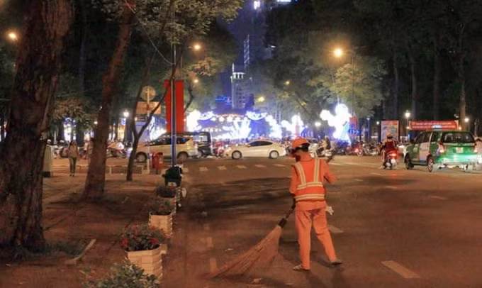 Lao động mệt nhọc, môi trường độc hại, nữ công nhân này chỉ mong ngày mong đêm cho chạm tuổi 55 để được nghỉ hưu