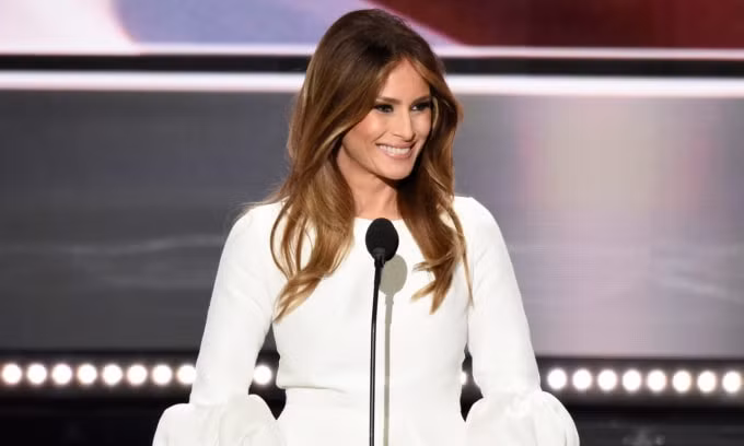 ven-buc-man-bi-an-quanh-cuoc-song-cua-melania-trump-1511345269