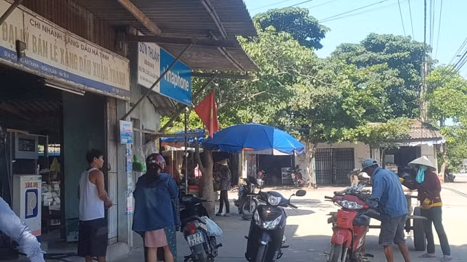 Trước đó, đại lý bán lẻ xăng dầu Xuân Thành buộc phải di dời nhưng vẫn ngang nhiên hoạt động.
