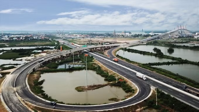 Hạ tầng giao thông với các dự án trọng điểm tạo nên diện mạo ngày càng khang trang, hiện đại cho thành phố biển - Ảnh: báo Lao động.
