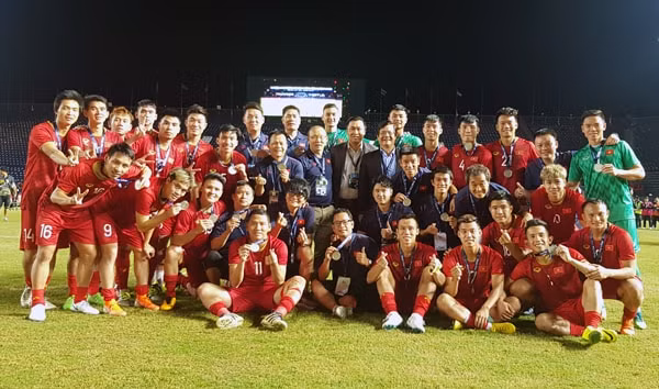 ĐT Việt Nam xuất sắc giành vị trí Á quân King's Cup 2019. Ảnh: VFF