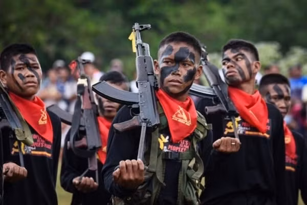 Các thành viên của lực lượng nổi dậy NPA ở miền Nam Phillipines.