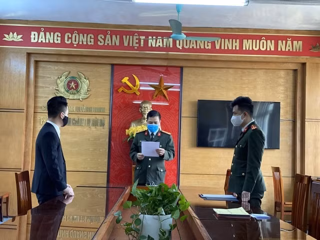 Đăng tải hình ảnh không đúng sự thật lên mạng xã hội, N.Đ.G. (trái) bị phạt số tiền 7,5 triệu đồng. Ảnh: dantri.com.vn