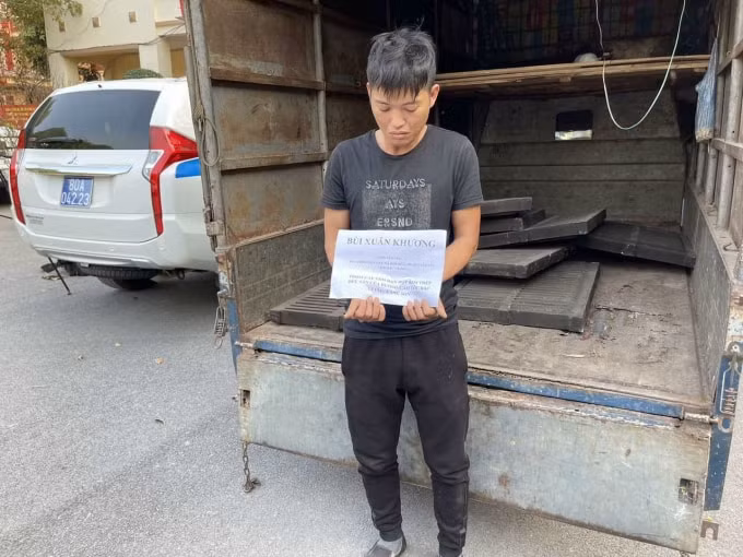 Tài xế là Bùi Xuân Khương (sinh năm 1992, trú tại thôn Tiến Sơn, xã Hợp Đức, huyện Tân Yên, Bắc Giang).