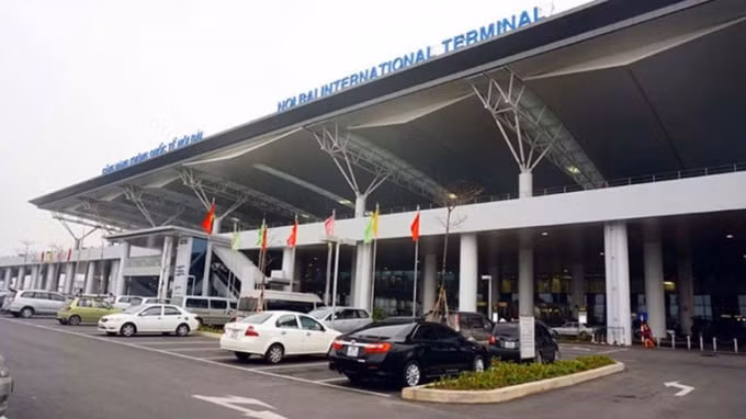 Sân bay Nội Bài đã quá tải nhưng việc xây dựng một sân bay mới để giảm tải không dễ dàng.