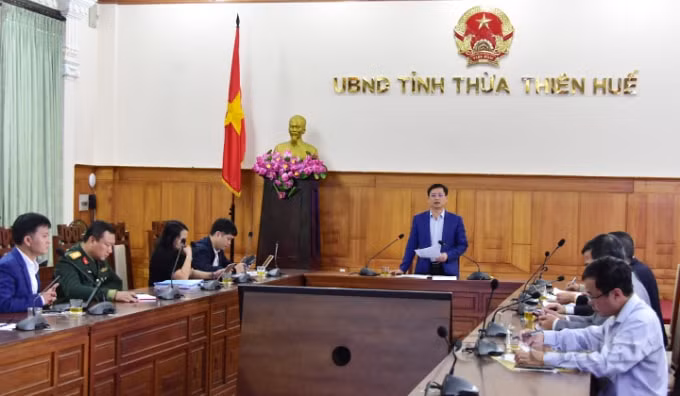 Ông Nguyễn Thanh Bình, Phó Chủ tịch UBND tỉnh Thừa Thiên Huế chỉ đạo chống dịch.