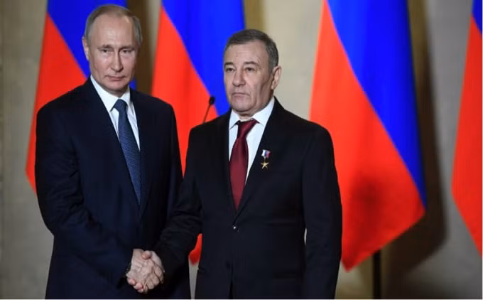 Tổng thống Nga Vladimir Putin và tỷ phú Arkady Rotenberg có mối quan hệ mật thiết. Ảnh: Getty