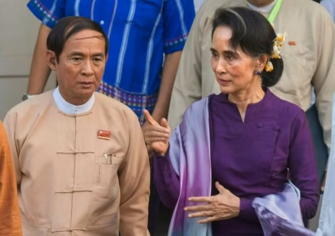 Nhà lãnh đạo Aung San Suu Kyi (phải) và Tổng thống Win Myint bị bắt vào sáng nay 1/2 - Ảnh: AFP