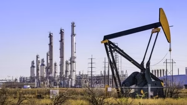 Giá dầu Brent giao tháng 4/2021 giảm 0,28 USD/thùng, xuống dưới ngưỡng 55 USD/thùng