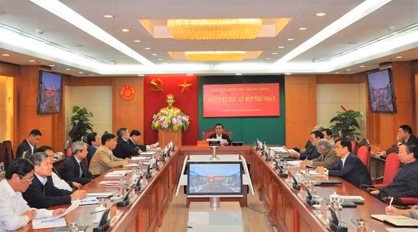 Đồng chí Trần Cẩm Tú, Ủy viên Bộ Chính trị, Chủ nhiệm Ủy ban Kiểm tra Trung ương chủ trì Kỳ họp. Ảnh: UBKT Trung ương