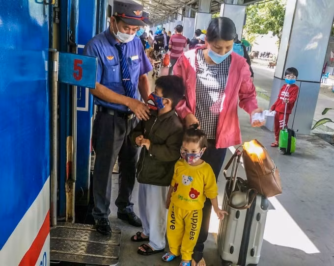 Ngành đường sắt sẽ giảm sâu giá vé nhiều mác tàu chiều từ Bắc vào Nam để phục vụ nhu cầu đi lại của người dân sau Tết Nguyên đán. Ảnh minh họa