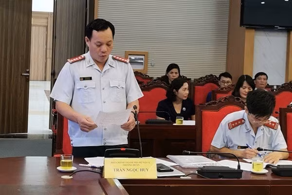 Phó chánh Thanh tra Bộ Nội vụ Trần Ngọc Huy công bố quyết định thanh tra tại UBND tỉnh Sơn La vào tháng 10/2020.