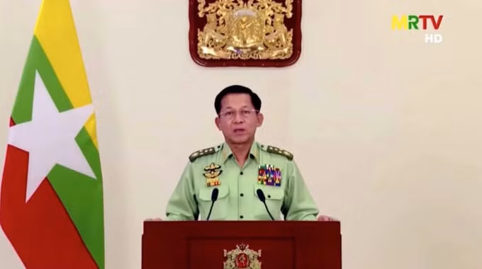 Lãnh đạo quân đội Myanmar, Thượng tướng Min Aung Hlaing phát biểu trước quốc gia vào ngày 8 tháng 2. © Reuters