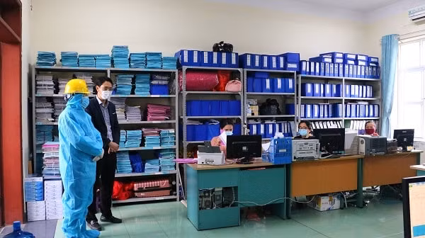 Công đoàn PC Hải Dương thăm, kiểm tra điều kiện làm việc của CBCNV ĐL Chí Linh.