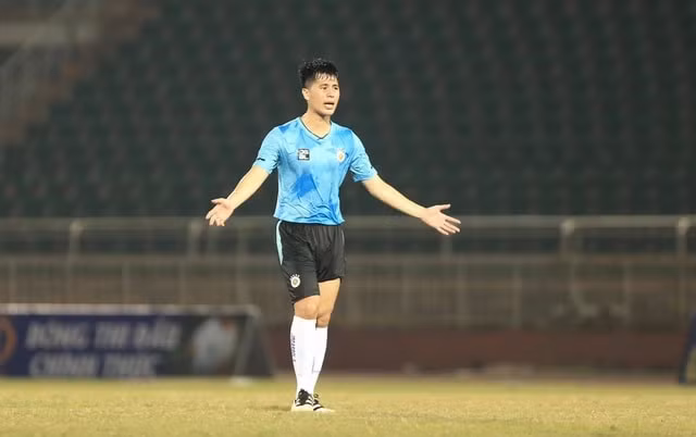 Trung vệ Trần Đình Trọng