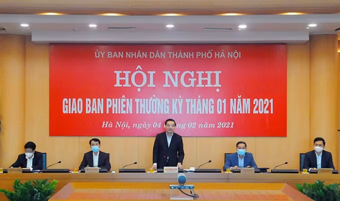 Chủ tịch UBND Thành phố Hà Nội Chu Ngọc Anh lưu ý, trong tình hình hiện tại, nếu nhân dân ở lại Thủ đô đón tết nhiều thì các đơn vị phải sẵn sàng phục vụ. Ảnh: Cổng TTĐT Hanoi.gov.vn