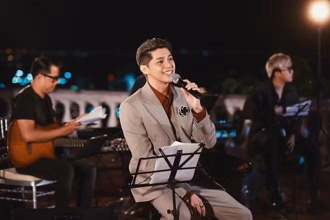 Noo Phước Thịnh khá đắt show nên thiệt hại kinh tế của anh do hủy lịch biểu diễn là rất lớn.