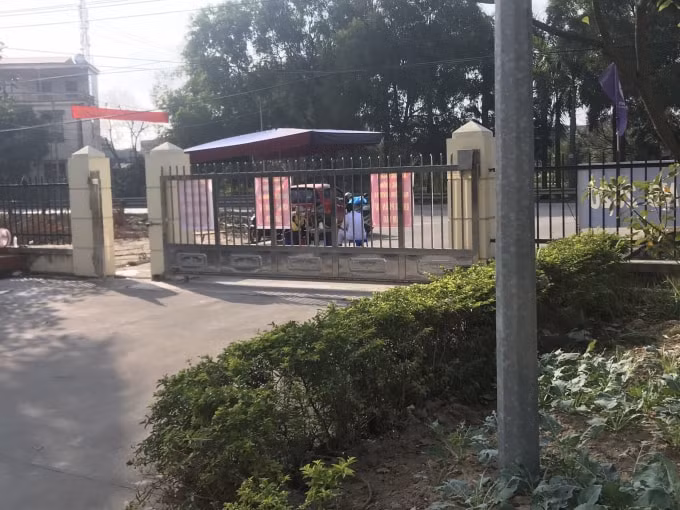 Cơ quan chức năng lập chốt phong toả điện lực Cẩm Giàng