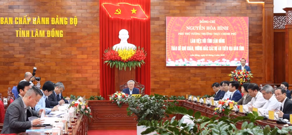 Phó Thủ tướng Thường trực Nguyễn Hòa Bình làm việc với tỉnh Lâm Đồng về việc tháo gỡ khó khăn, vướng mắc cho các dự án- Ảnh 2.