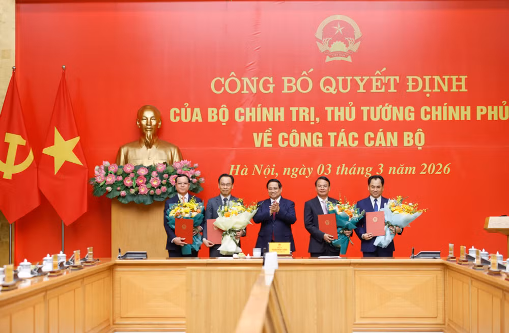 Thủ tướng trao quyết định chỉ định Phó Bí thư Đảng ủy Chính phủ và bổ nhiệm lãnh đạo 4 bộ, cơ quan ngang Bộ- Ảnh 8.
