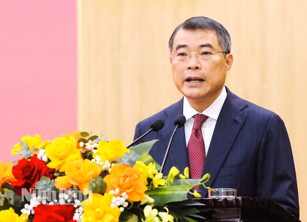 Đồng chí Lê Minh Hưng, Ủy viên Bộ Chính trị, Bí thư Trung ương Đảng, Trưởng Ban Tổ chức Trung ương phát biểu chỉ đạo hội nghị. Ảnh: Báo NB