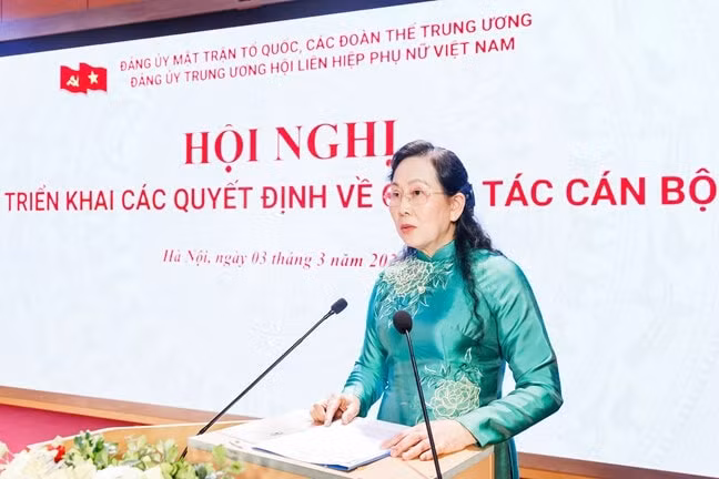 Tân Bí thư Đảng ủy Trung ương Hội Liên hiệp Phụ nữ Việt Nam Lê Thị Thủy phát biểu nhận nhiệm vụ